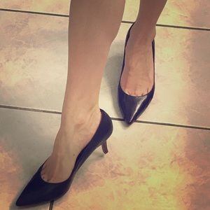 MAKE ME AN OFFER ;) Brown pointy-toed pumps